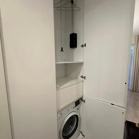 Fly & Pool Apartment *
