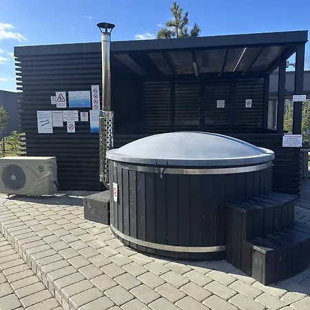 Fly&Pool Apartment Apartman *